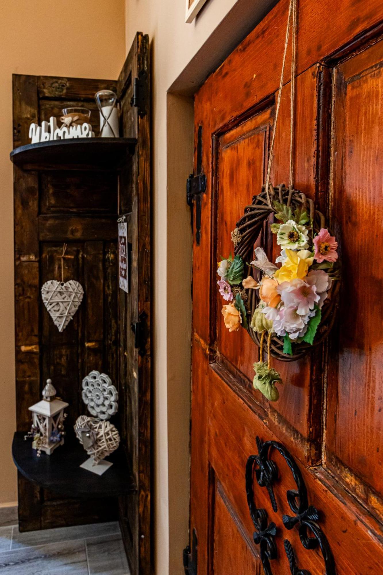 ホテル Casa Cu Usi - House Of Doors シギショアラ エクステリア 写真