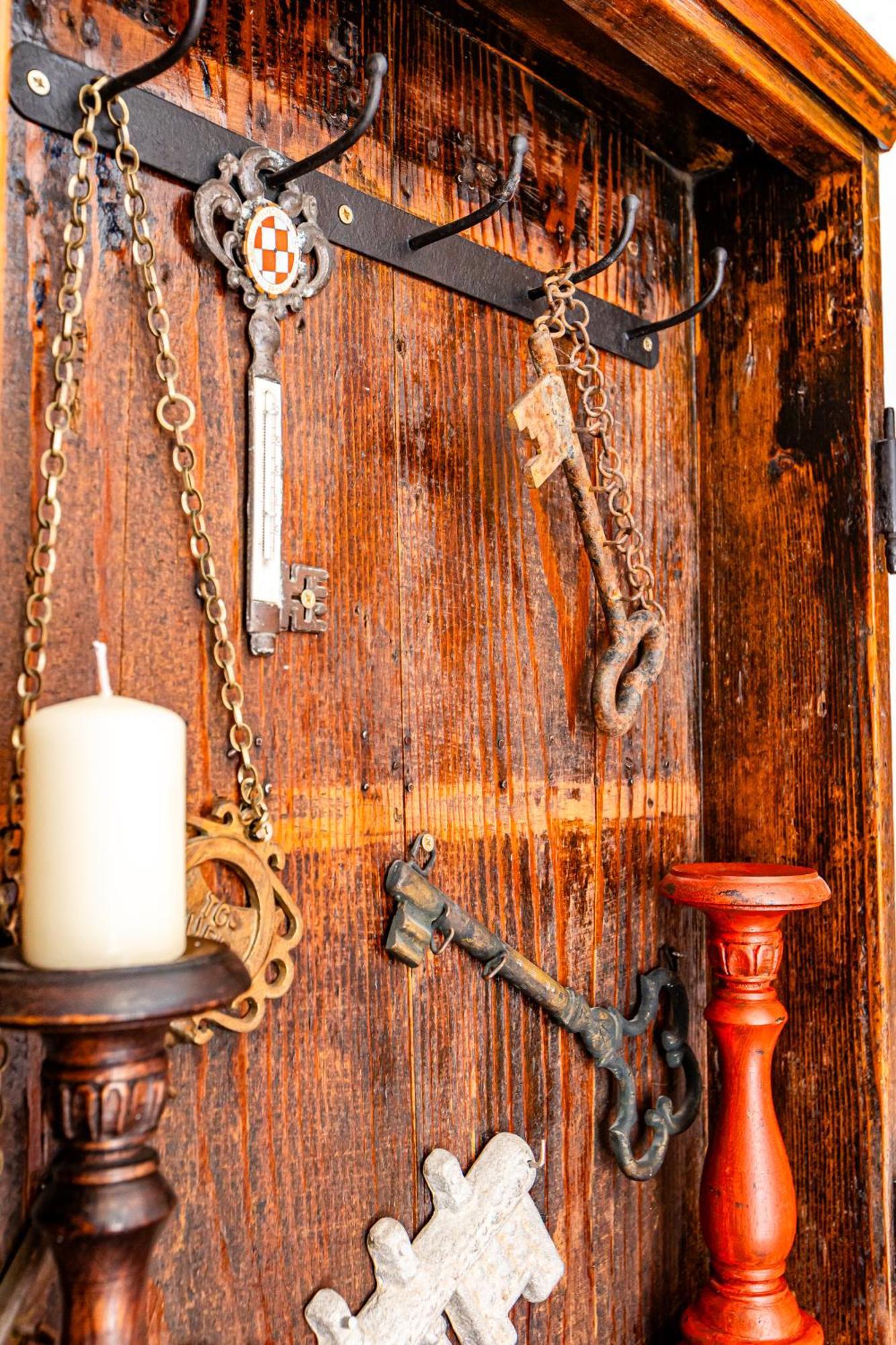 ホテル Casa Cu Usi - House Of Doors シギショアラ エクステリア 写真