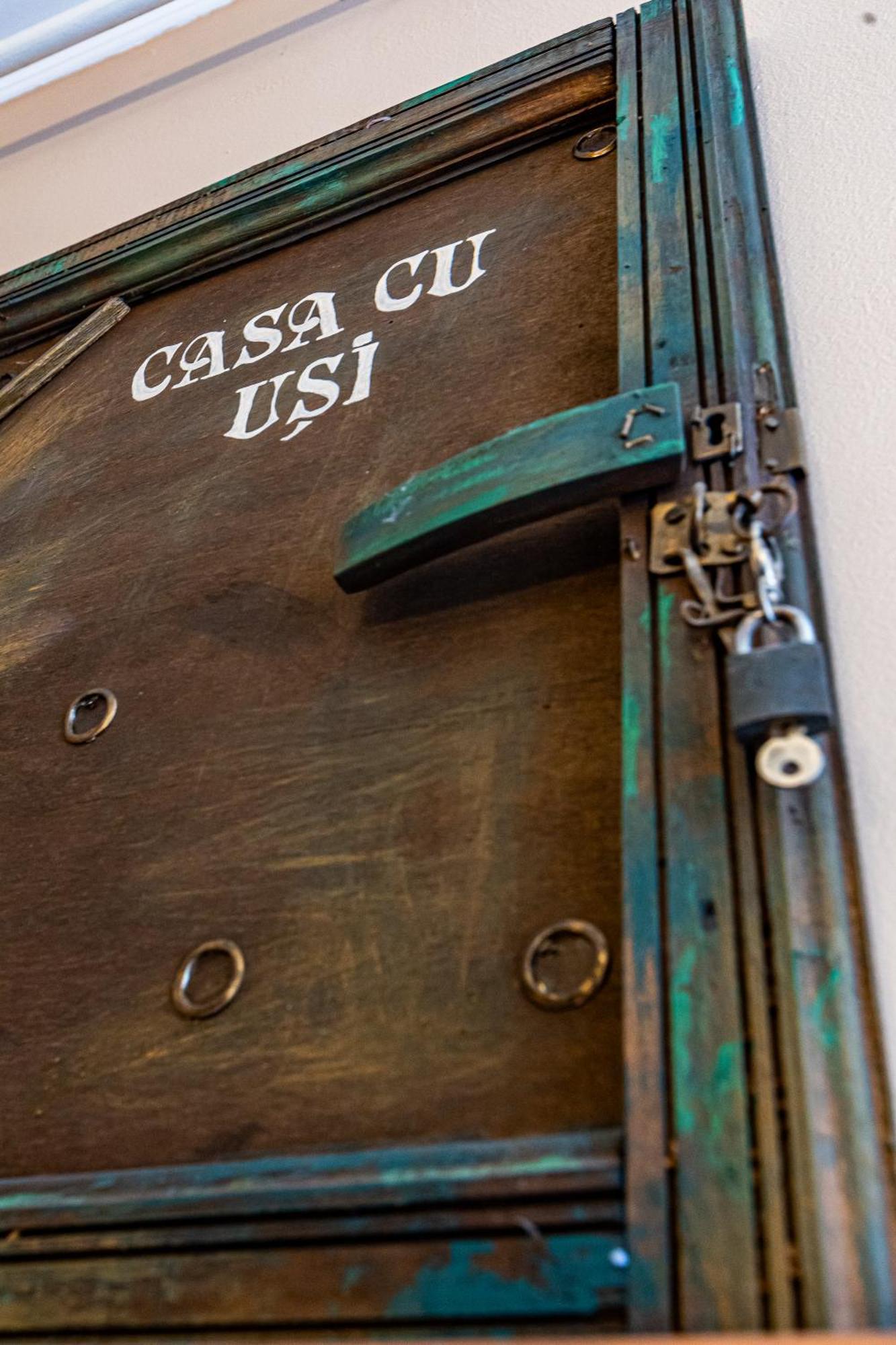 ホテル Casa Cu Usi - House Of Doors シギショアラ エクステリア 写真